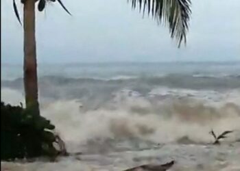Hawai sufre inundaciones por erupción de volcán en Tonga