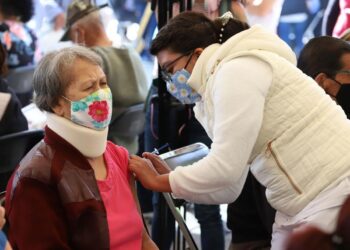 Arzobispo de Monterrey llama a fieles a aplicarse refuerzo de vacuna contra covid