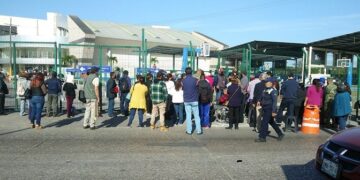 Se aglomeran en el polideportivo por refuerzo de vacuna antiCovid