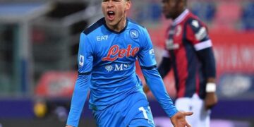 ‘Chucky’ Lozano da la victoria al Nápoles sobre el Bolonia