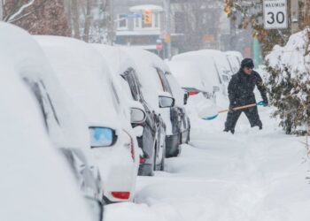 Ventisca congela Toronto; se esperan hasta 60 cm de nieve