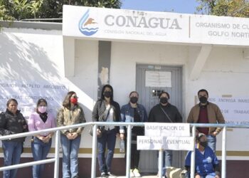 Exigen bases trabajadores de Conagua y toman delegación