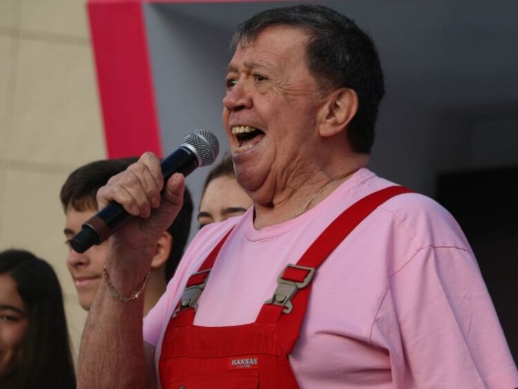 Chabelo sufre accidente y se fractura el brazo