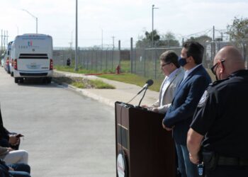 Anuncian vacunación transfronteriza para obreros esenciales y de industria maquiladora