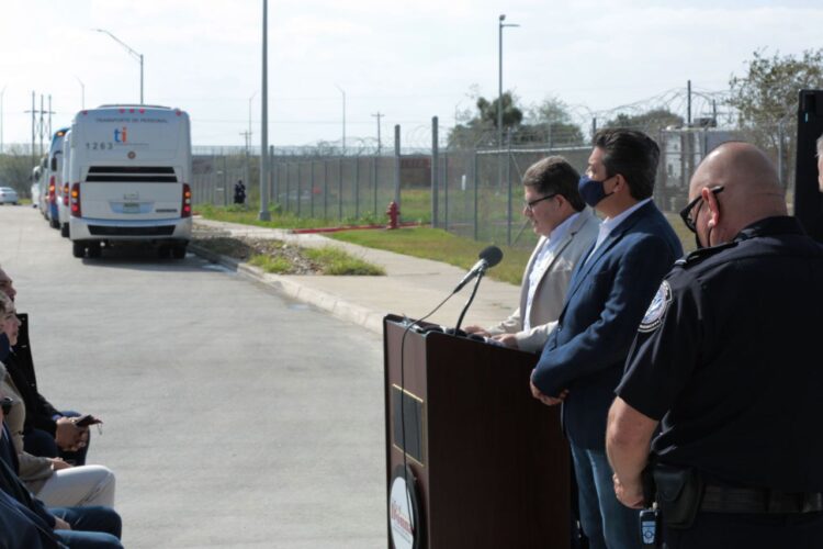 Anuncian vacunación transfronteriza para obreros esenciales y de industria maquiladora