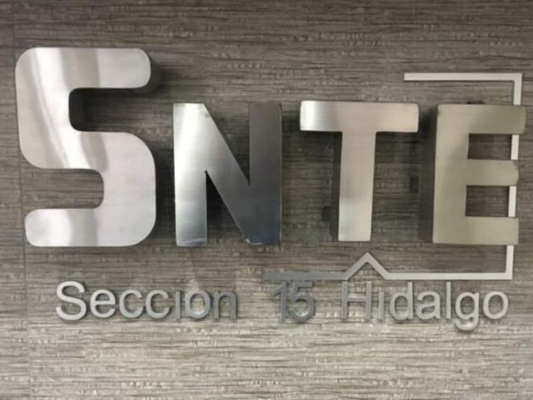 Maestros de Hidalgo se van a paro laboral, demandan bono