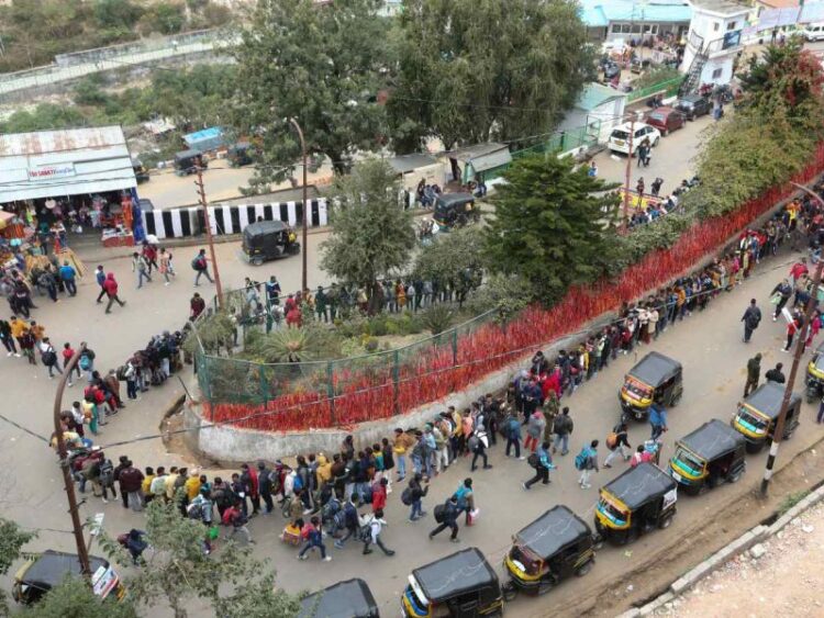 Aglomeración en santuario de India deja al menos 12 muertos