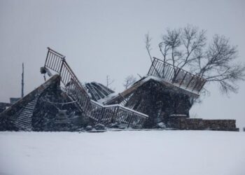 Nevada en Colorado apaga incendios; se reporta saldo blanco