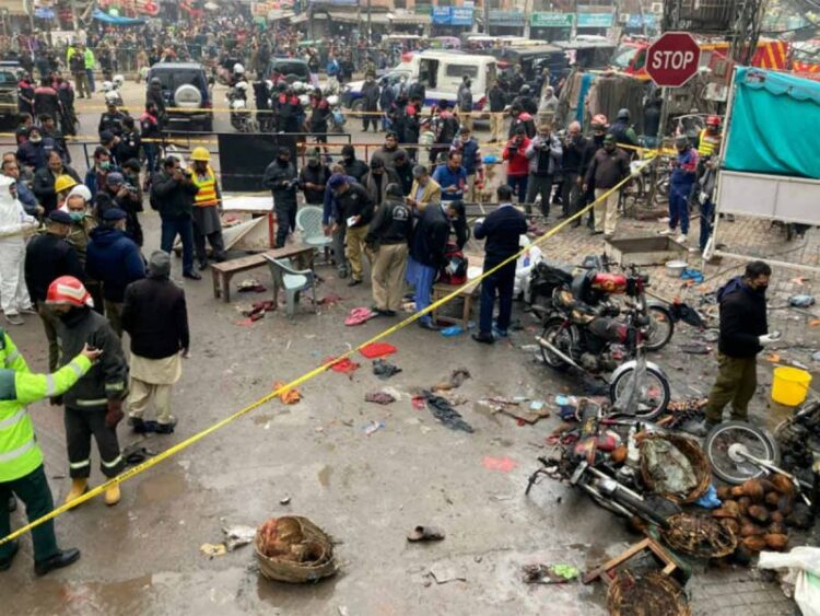 Dos muertos y 26 heridos en ataque con bombas en Pakistán