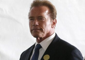 Arnold Schwarzenegger sufre accidente automovilístico; mujer fue llevada al hospital
