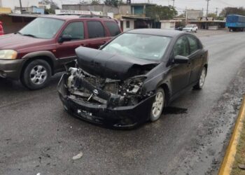 Dos mujeres se lesionan en aparatoso choque