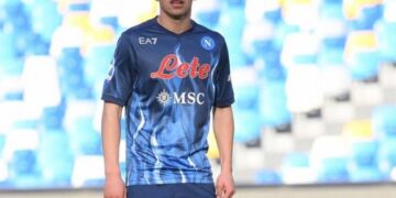 Nápoles golea 4-1 a Salernitana y es segundo en Italia