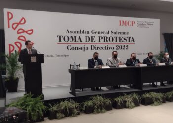 Rector de la UAT felicita al nuevo titular del Colegio de Contadores de Victoria