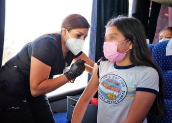 Apoyará Texas con 500 mil vacunas para niños de Nuevo León