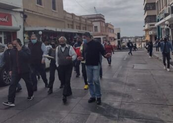 Marchan locatarios de nuevo mercado; protestan por cobro de cuotas anticipado