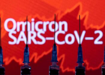 Ómicron sigue siendo una variante de riesgo elevado, asegura la OMS