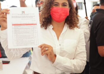 Se registra Leslie Hendricks como precandidata del PRI al gobierno de Quintana Roo