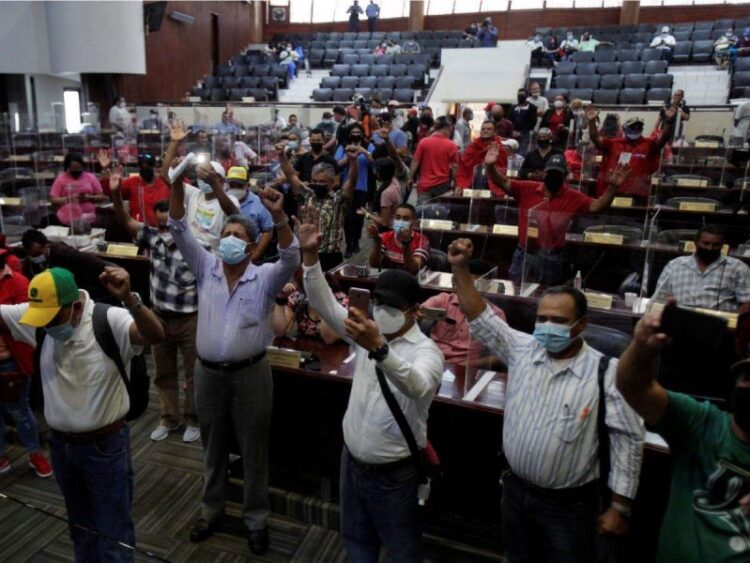 Se agrava crisis en Congreso de Honduras; instalan dos legislaturas paralelas