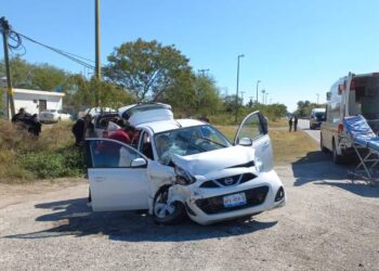 Tres lesionados deja aparatoso choque vehicular