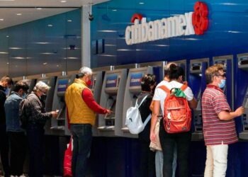 Pediría López Obrador a Poder Judicial intervenir en venta de Banamex