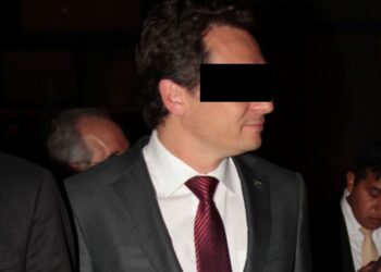 Lozoya muestra molestia cuando juez le recuerda que huyó de México en 2019