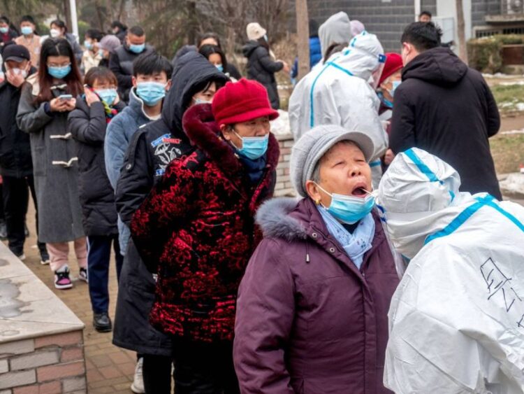 OMS notifica récord de 21 millones de casos covid durante última semana