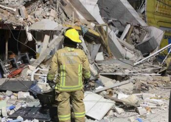 Un muerto y 15 heridos deja explosión y colapso de edificio en Puebla