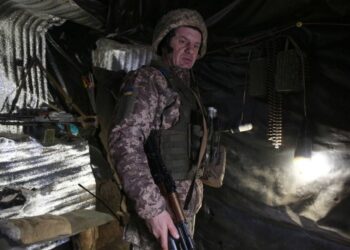 EU pide a ciudadanos salir de Ucrania; alerta de ataque en “febrero”