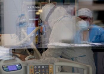 Suman 3,879 petroleros muertos por COVID-19