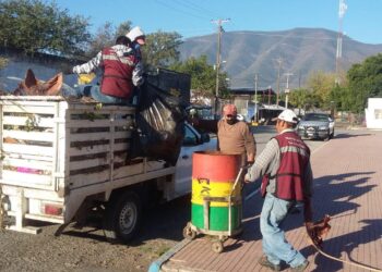 La limpieza de parques y centros de descanso peatonal es trabajo para el rehabilita miento de Ciudad Victoria.