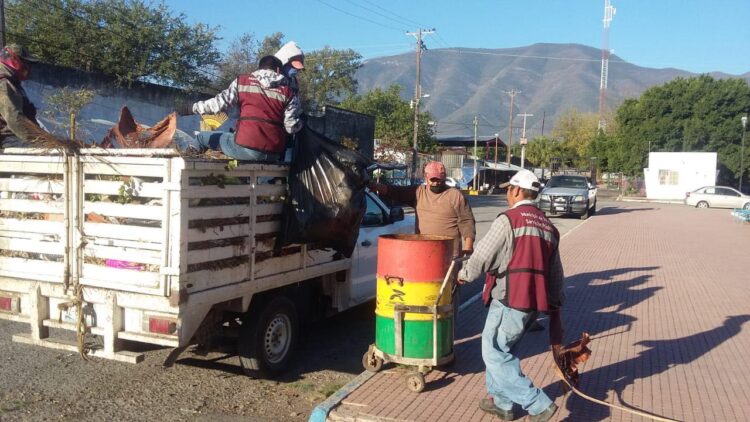 La limpieza de parques y centros de descanso peatonal es trabajo para el rehabilita miento de Ciudad Victoria.