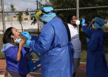 Por incremento de casos covid, Nuevo León regresa a semáforo naranja