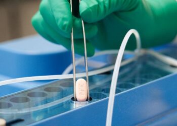 Unión Europea aprueba píldora Paxlovid de Pfizer contra covid-19