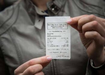 Fue por un café y un pastel, pero ahora pagará más de 150 mil pesos