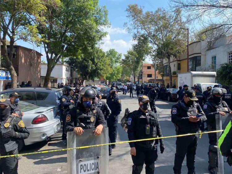 Balacera entre policías y delincuentes deja 4 muertos en Azcapotzalco