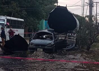 Explota pipa de chapopote en la colonia Miramar en Altamira