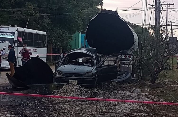 Explota pipa de chapopote en la colonia Miramar en Altamira