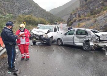Tres heridos en la carretera “Rumbo Nuevo” en aparatoso choque