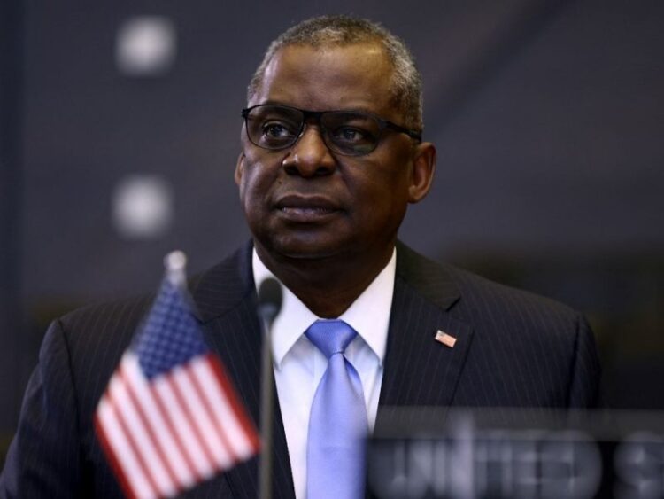 Secretario de Defensa de EU da positivo a covid-19; tiene síntomas leves