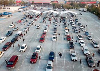 Adultos de 40 años de Monterrey reciben su dosis de refuerzo