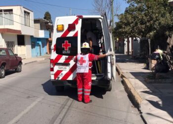 Cae albañil de techo y se golpea la cabeza