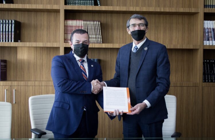 Realizan en la UAT ceremonia de entrega-recepción