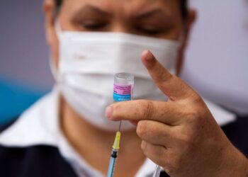 Habrá vacuna de refuerzo para adultos de 50 a 59 años