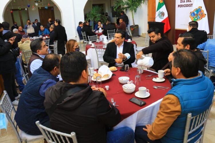 Reitera Gattás respeto a la libertad de expresión en el Día del Periodista.