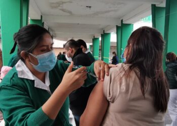Inicia IMSS Tamaulipas aplicación de refuerzo anti Covid al personal médico y enfermería