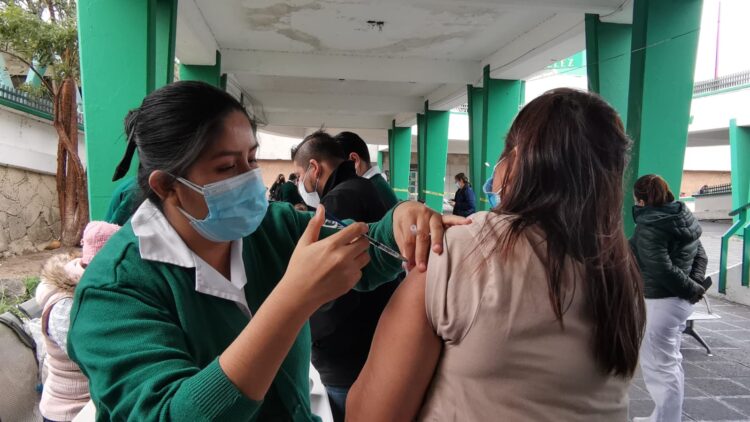 Inicia IMSS Tamaulipas aplicación de refuerzo anti Covid al personal médico y enfermería
