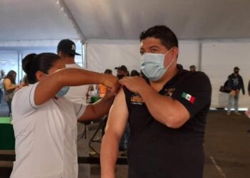 Habilitan registro para vacuna covid de refuerzo para 40 años y más