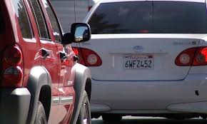 Urge López Obrador a gabinete a acelerar regularización de ‘autos chocolate’