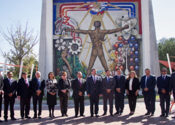 Rector Guillermo Mendoza entrega nombramientos a titulares de secretarías de la UAT