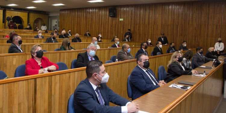 Rector Guillermo Mendoza entrega nombramientos a titulares de secretarías de la UAT